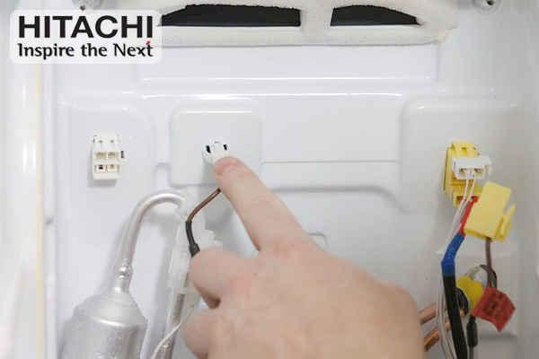 nguyên nhân tủ lạnh Hitachi không lạnh ngăn dưới
