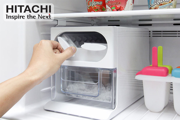 sử dụng tủ lạnh Hitachi đúng cách rơi đá tự nhiên