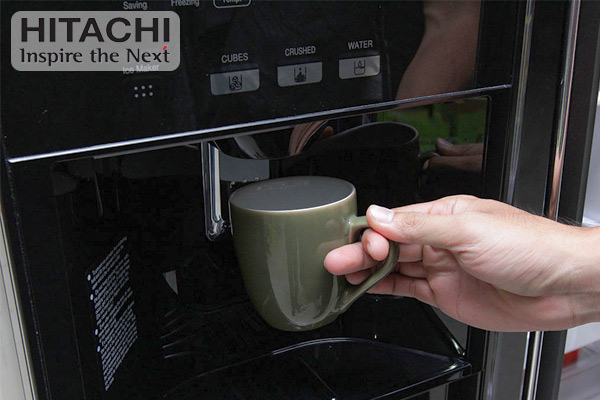 tủ lạnh Hitachi không lấy được nước là bị sao
