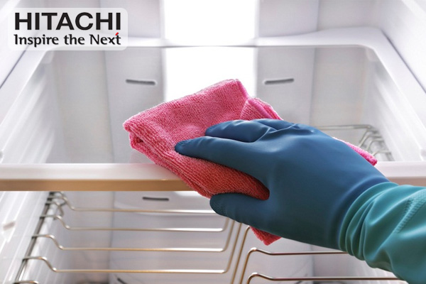 vệ sinh định kỳ tủ lạnh Hitachi