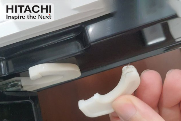 dấu hiệu nhận biết ngàm cửa tủ lạnh Hitachi bị hỏng