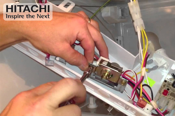 tại sao cần thay cảm biến nhiệt tủ lạnh Hitachi